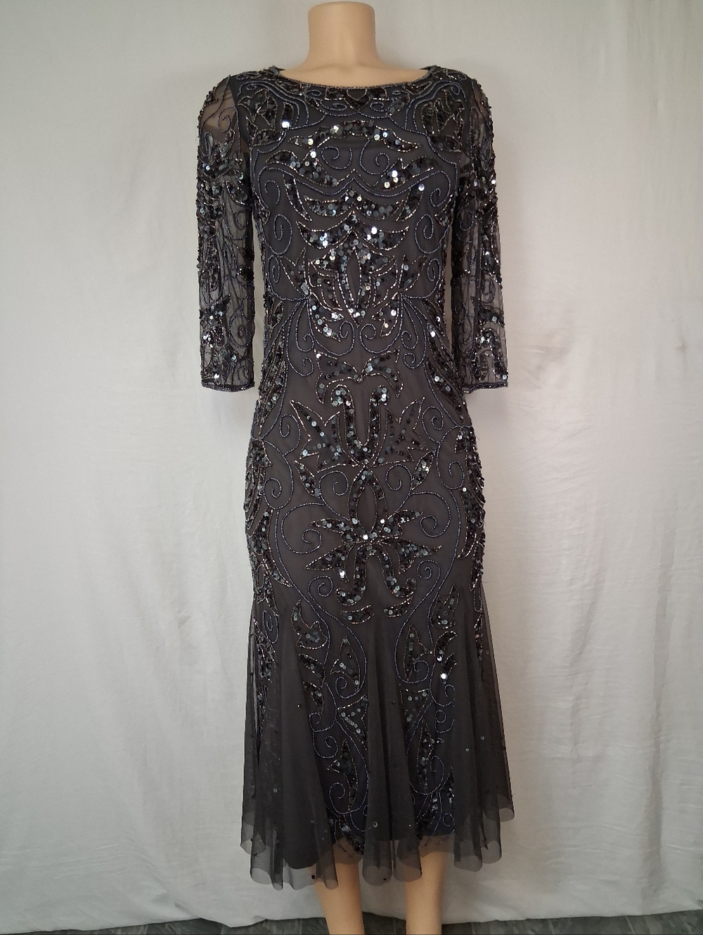 Pisarro Nights  Sequin Embellished Midi Dress Size 6